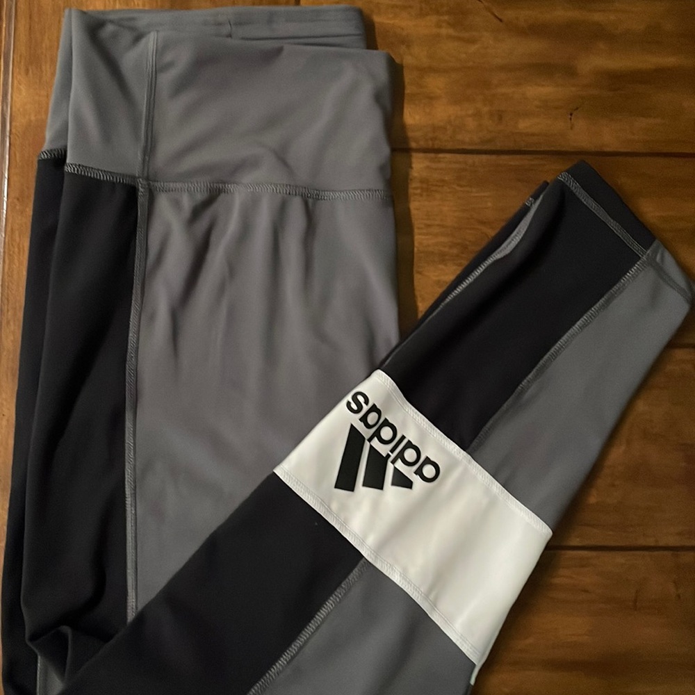 Women’s Adidas 7/8 leggings XL